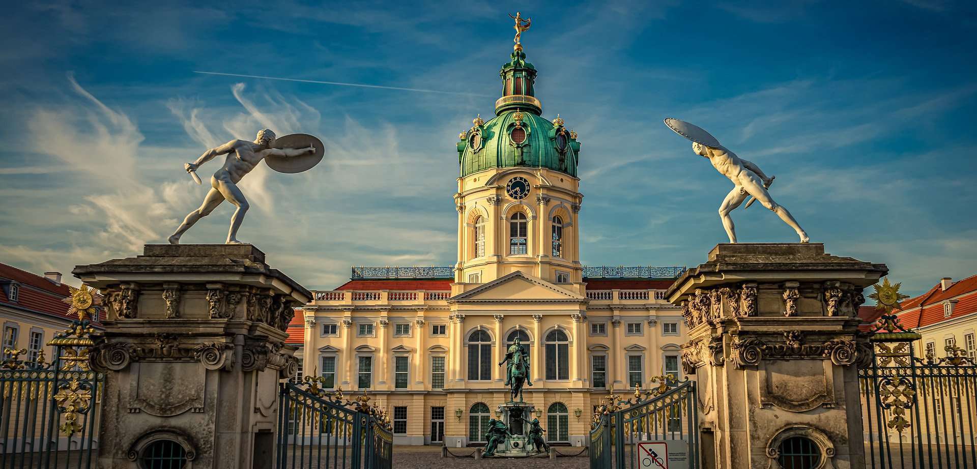 Берлин фамилия. Берлин провозглашён столицей Германии.. Charlottenburg Копенгаген. Германия Эстетика Берлин. Весна в Берлине.